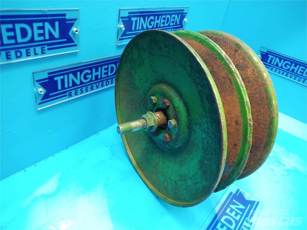 John Deere 2054 Diger tarim makinalari