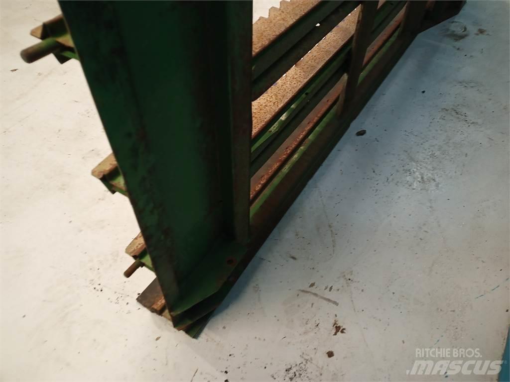John Deere 2054 Kum ve tuz serpiciler