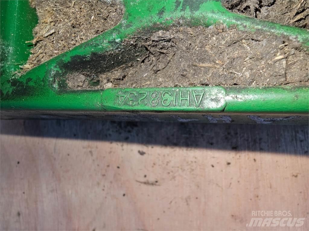 John Deere 2054 Kum ve tuz serpiciler