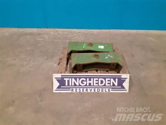 John Deere 4240 Ön ağırlıklar