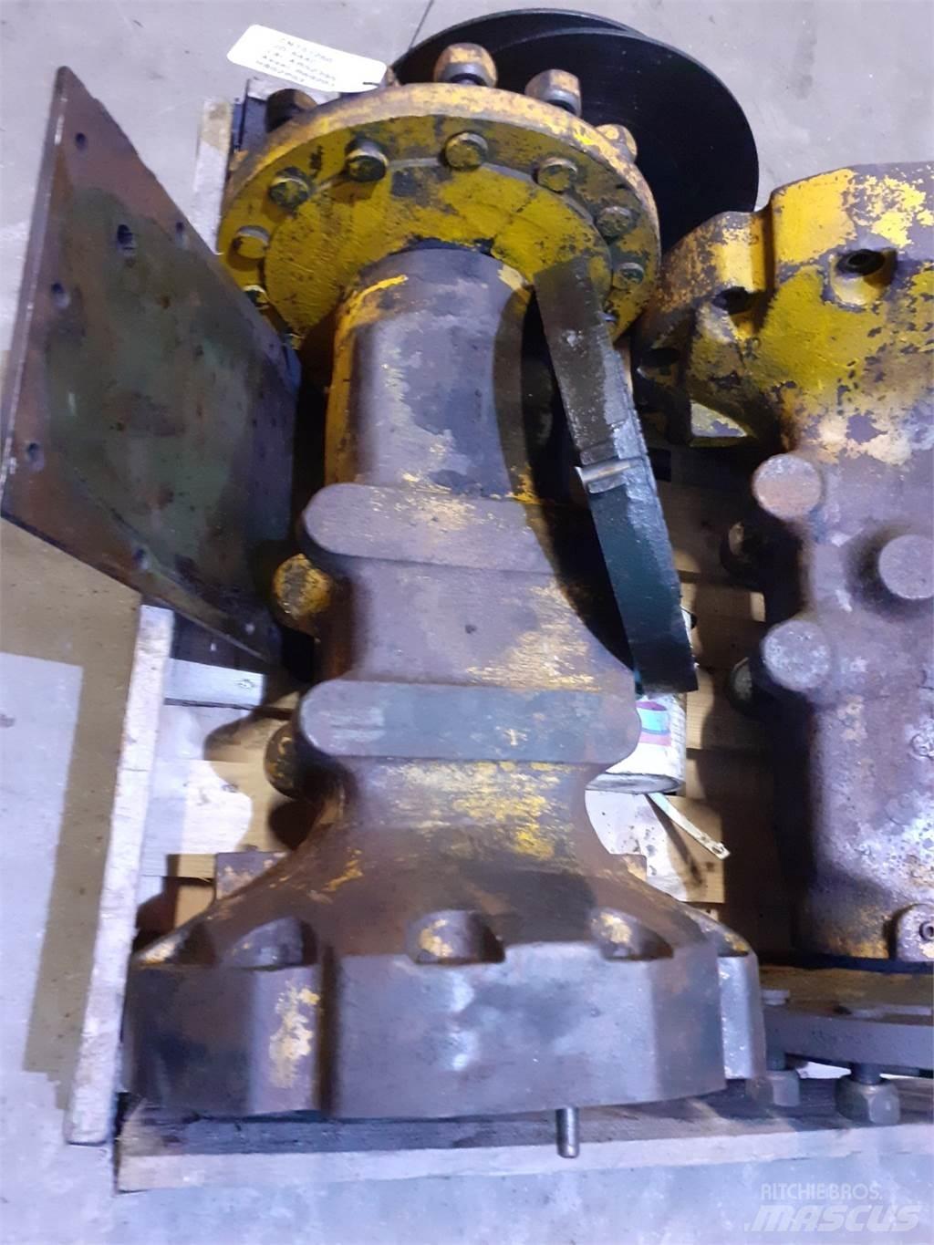 John Deere 644C Akslar