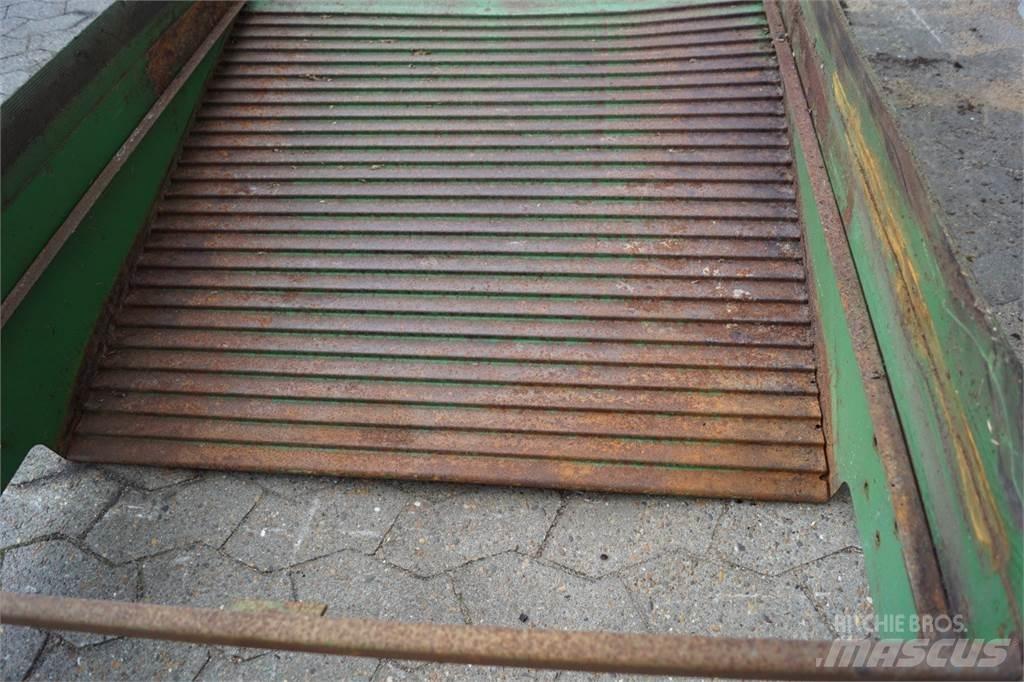 John Deere 952 Kum ve tuz serpiciler