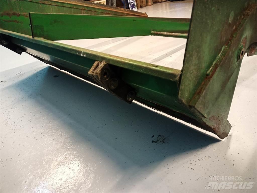 John Deere 9540 Kum ve tuz serpiciler