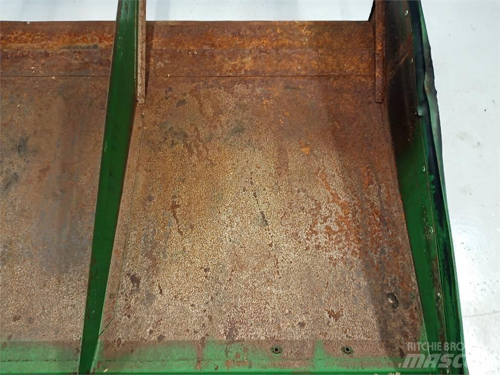 John Deere 9540 Kum ve tuz serpiciler