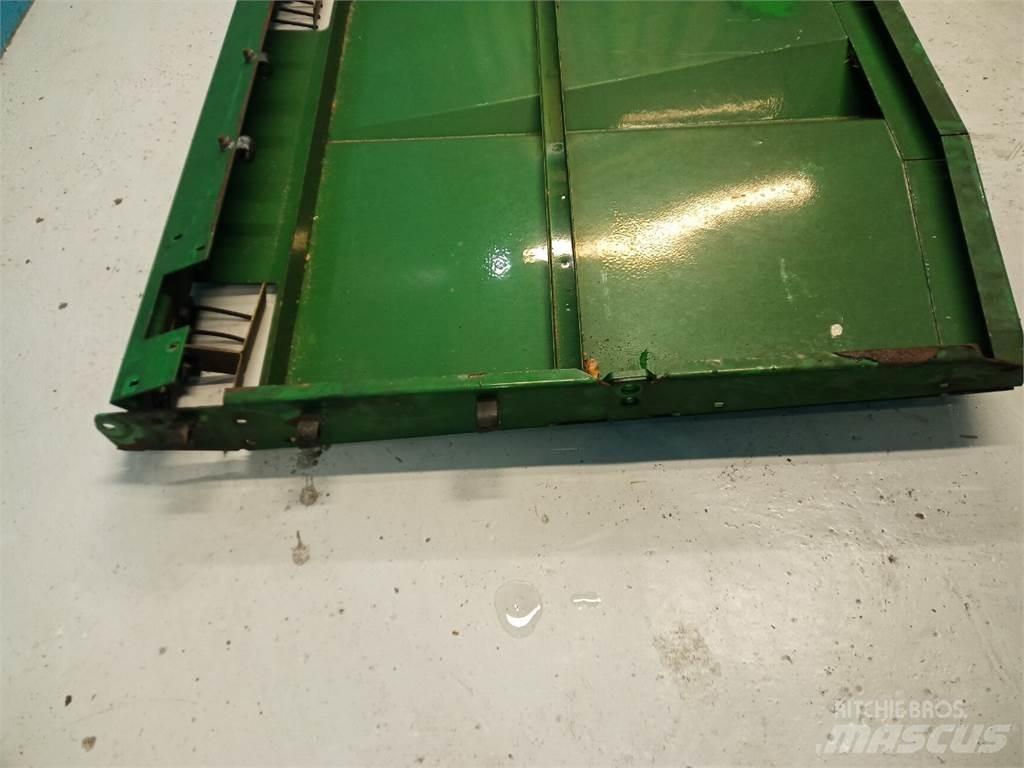 John Deere 9540 Kum ve tuz serpiciler