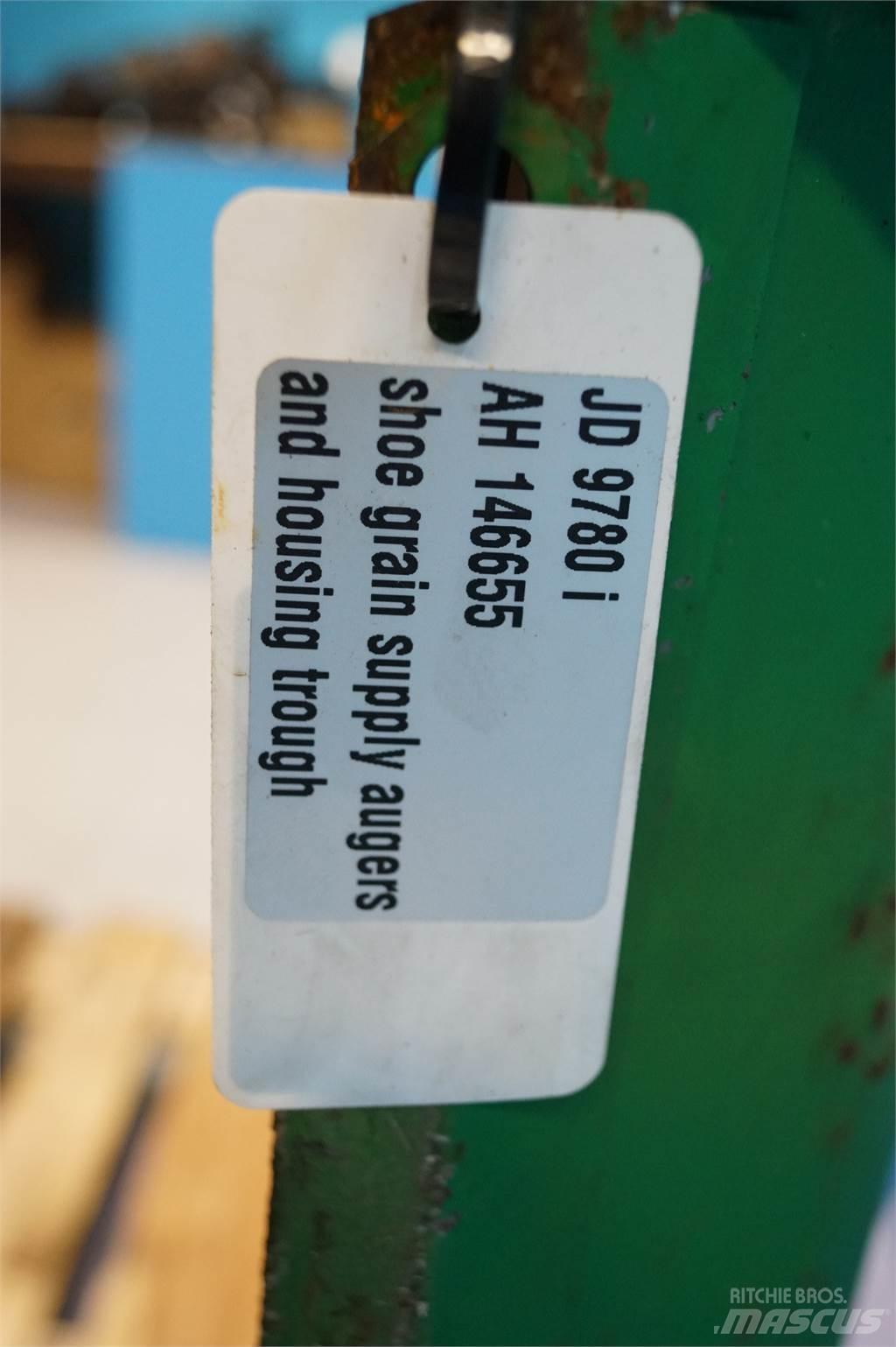 John Deere 9780 Kum ve tuz serpiciler