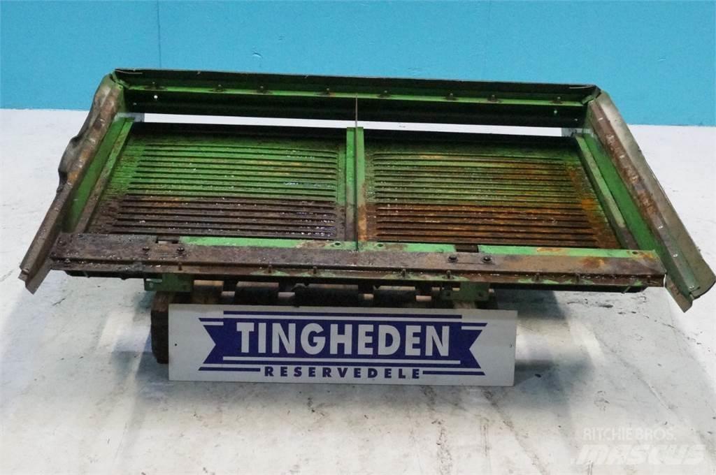 John Deere 9780 Kum ve tuz serpiciler