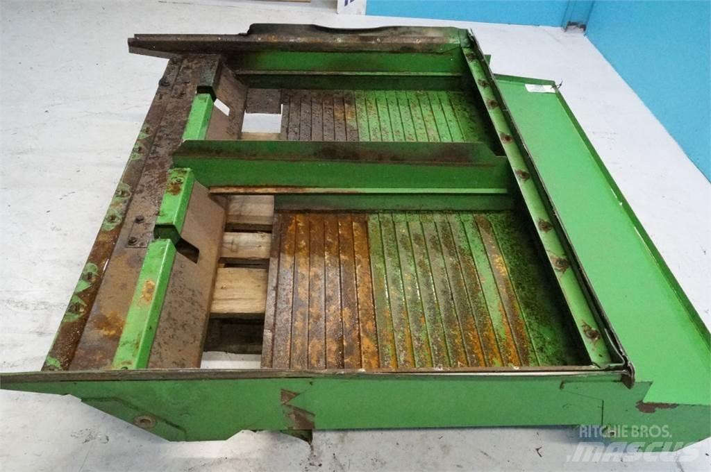 John Deere 9780 Kum ve tuz serpiciler