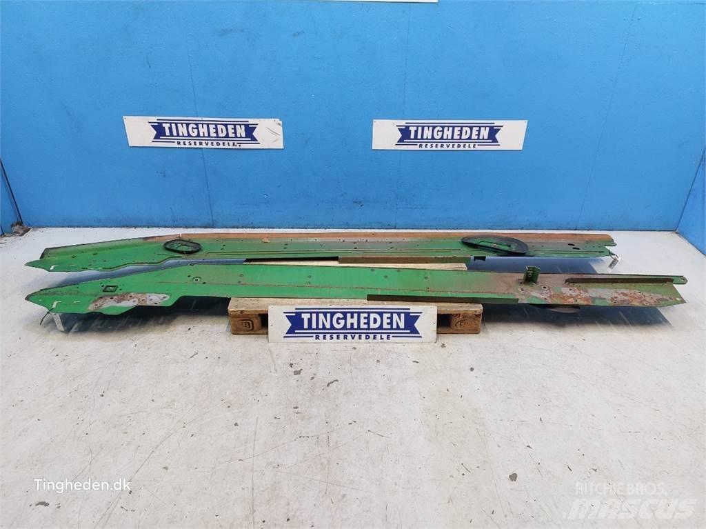 John Deere S670 Kum ve tuz serpiciler