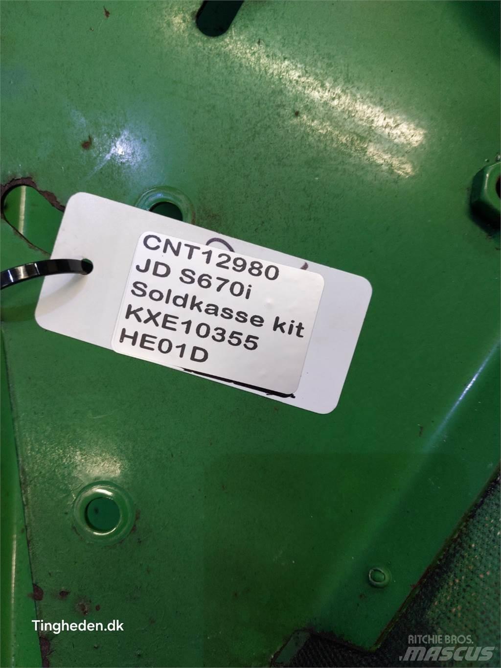John Deere S670 Kum ve tuz serpiciler
