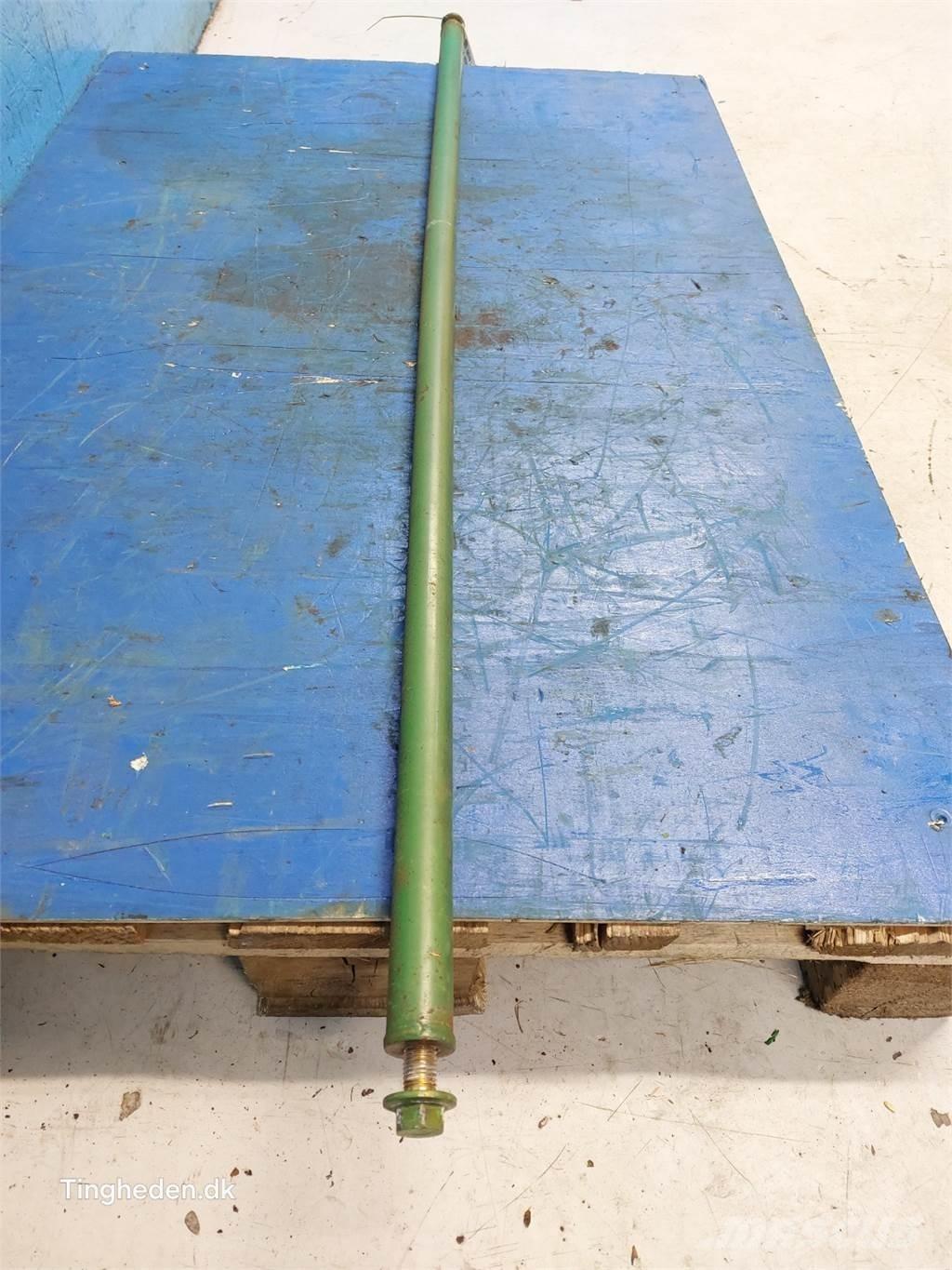 John Deere S670 Kum ve tuz serpiciler