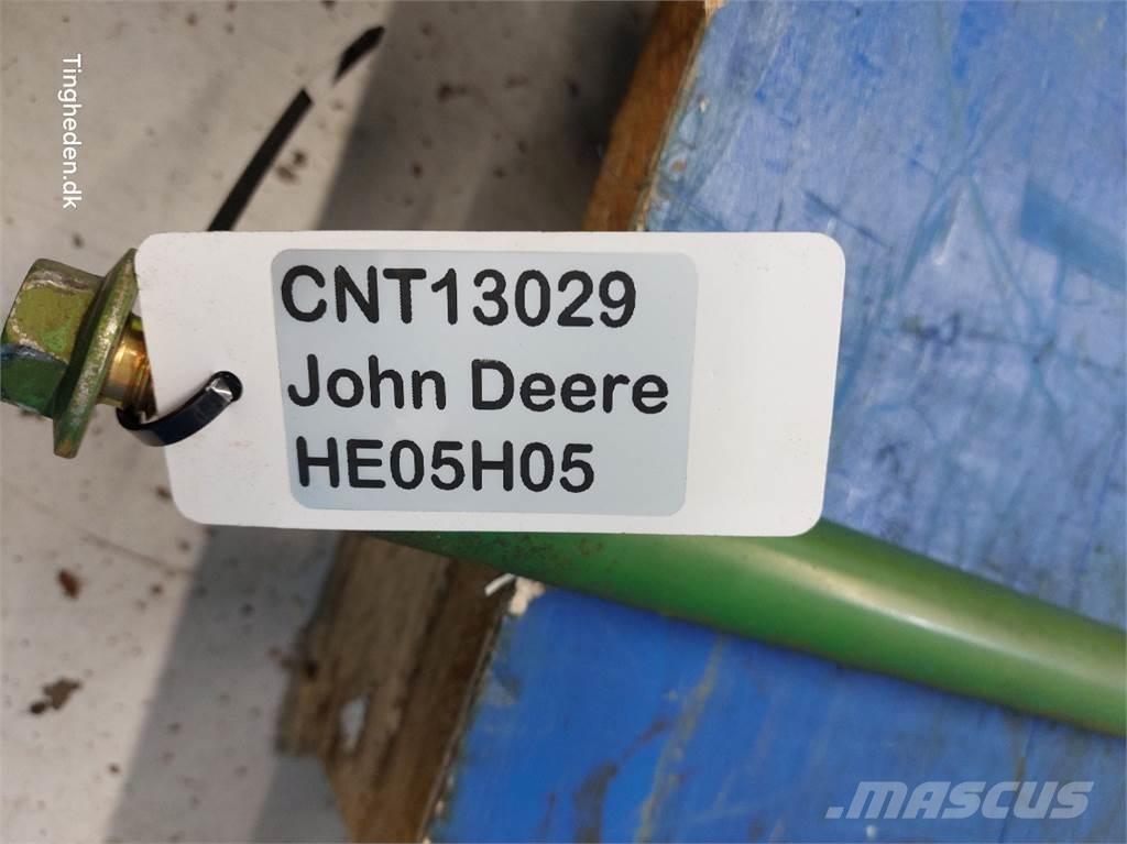 John Deere S670 Kum ve tuz serpiciler