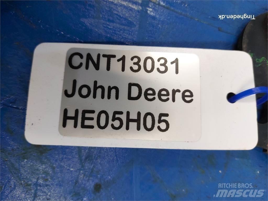 John Deere S670 Kum ve tuz serpiciler