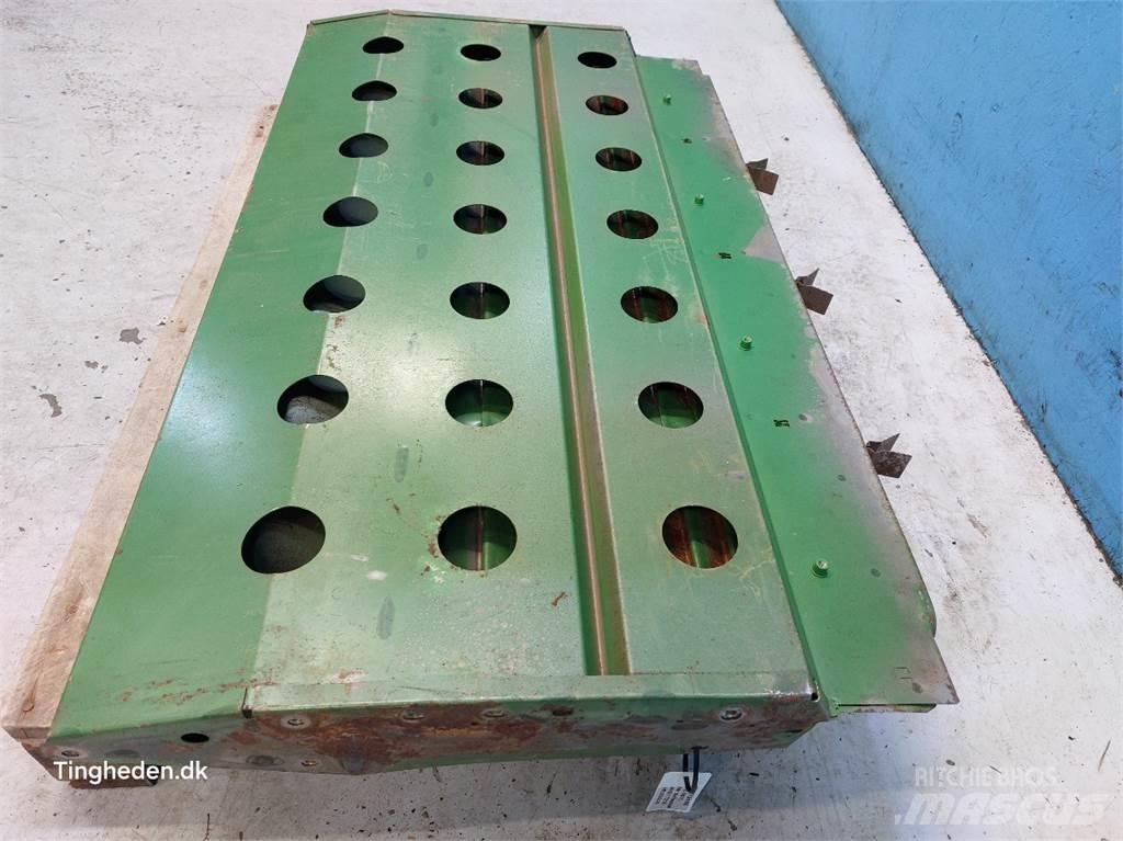 John Deere S670 Kum ve tuz serpiciler