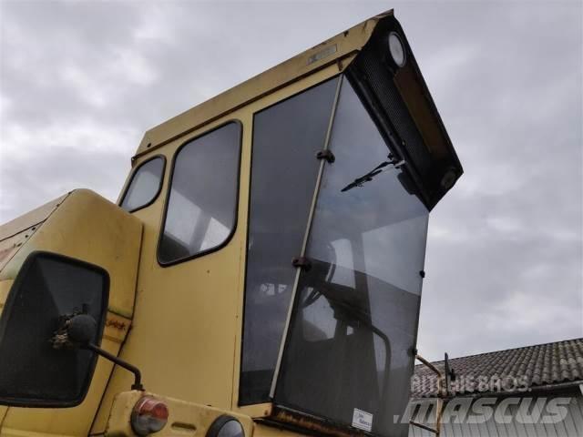 New Holland 1550 Kabin