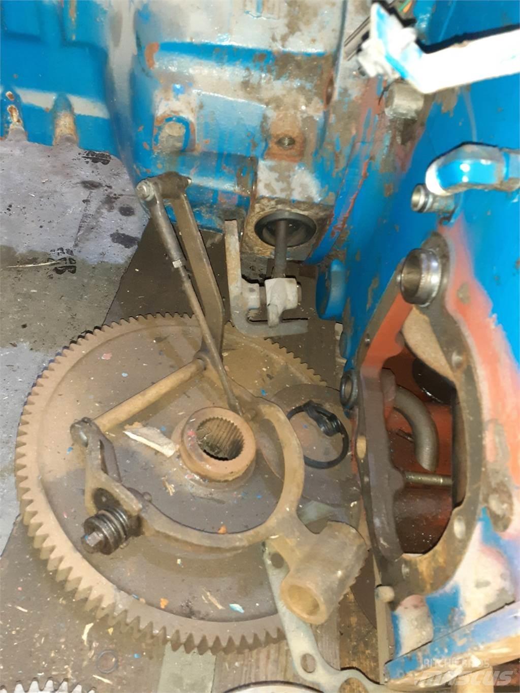 New Holland 8340 Sanzuman