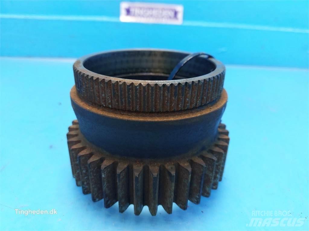 New Holland 8340 Sanzuman
