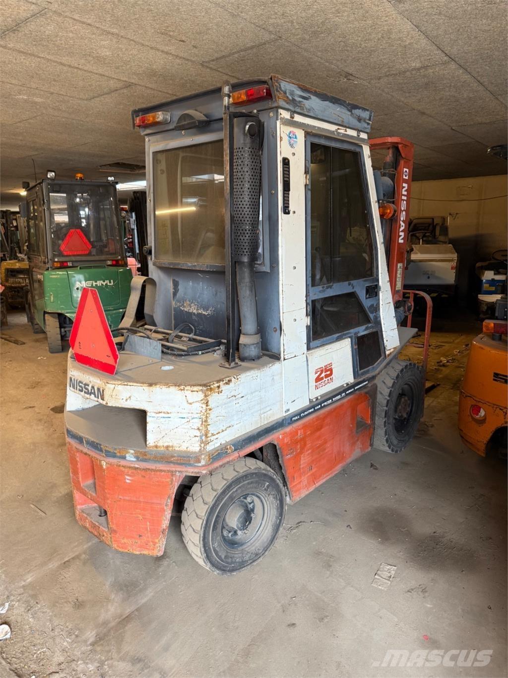 Nissan FG25 LPG'li forkliftler