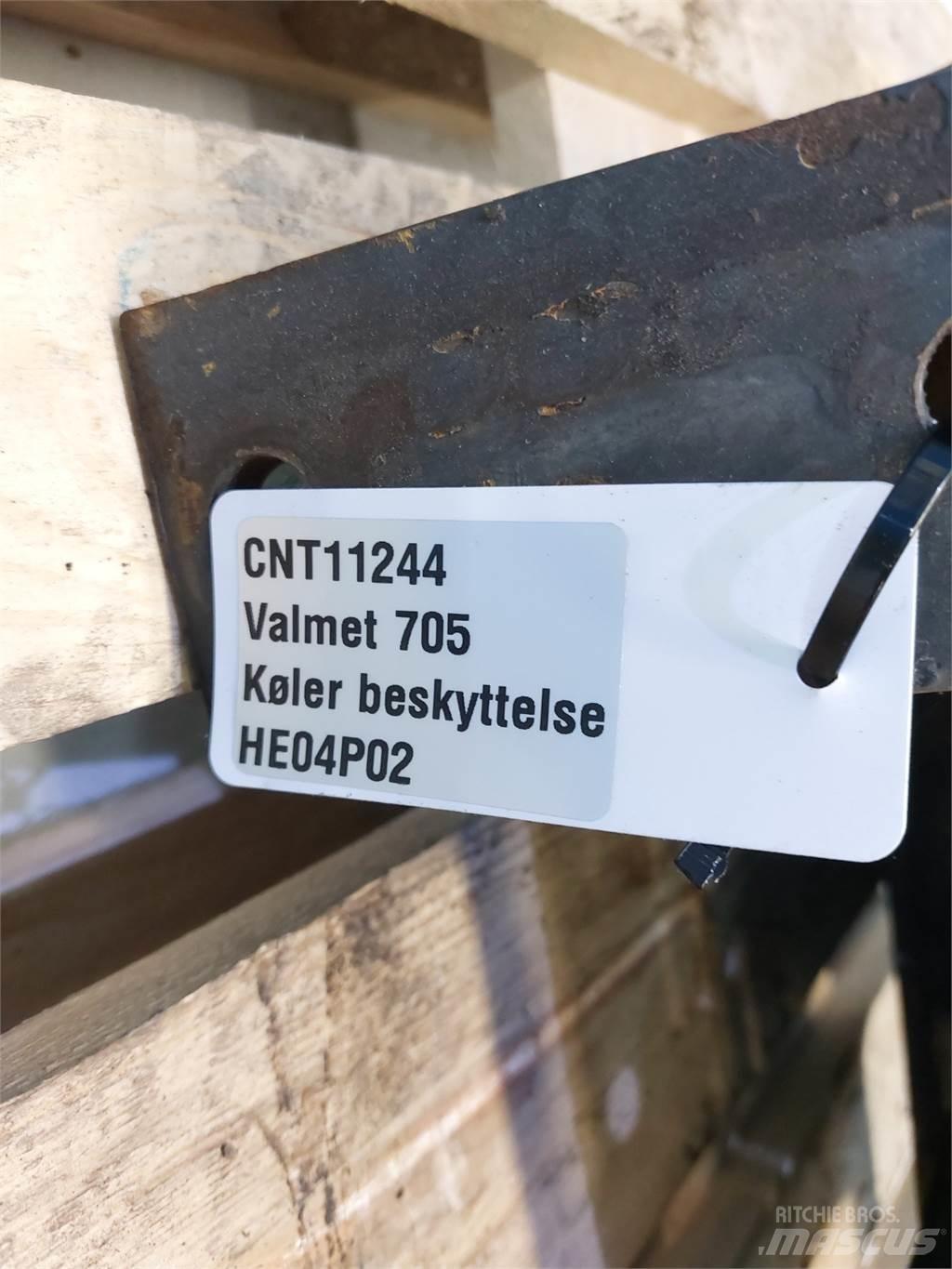 Valmet 705 Ön yükleyici atasmanlar