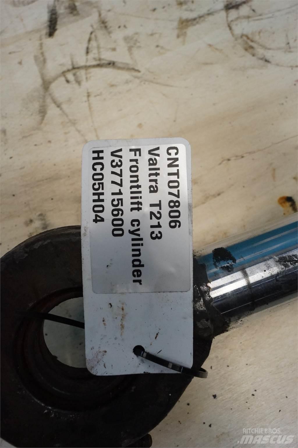 Valtra T213 Ön yükleyici atasmanlar