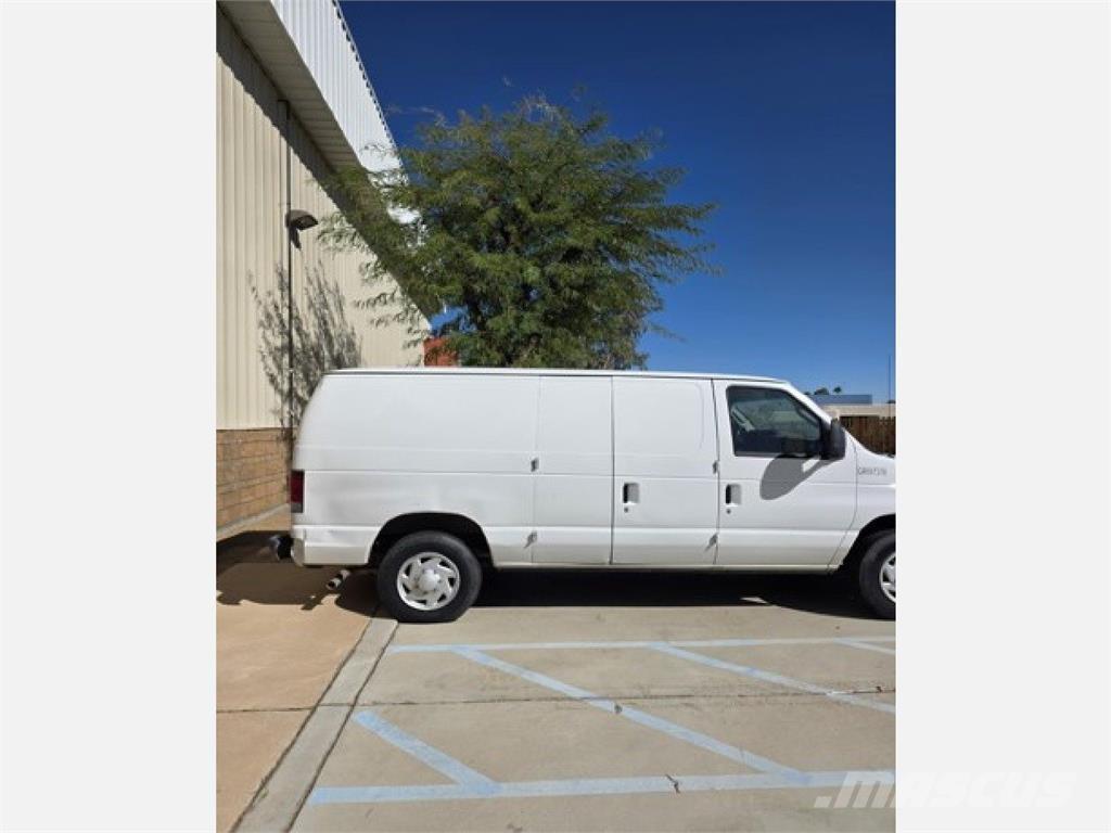 Ford E150 Panel vanlar