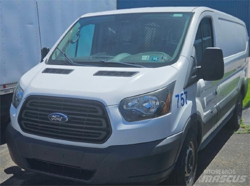 Ford Transit 150 Panel vanlar