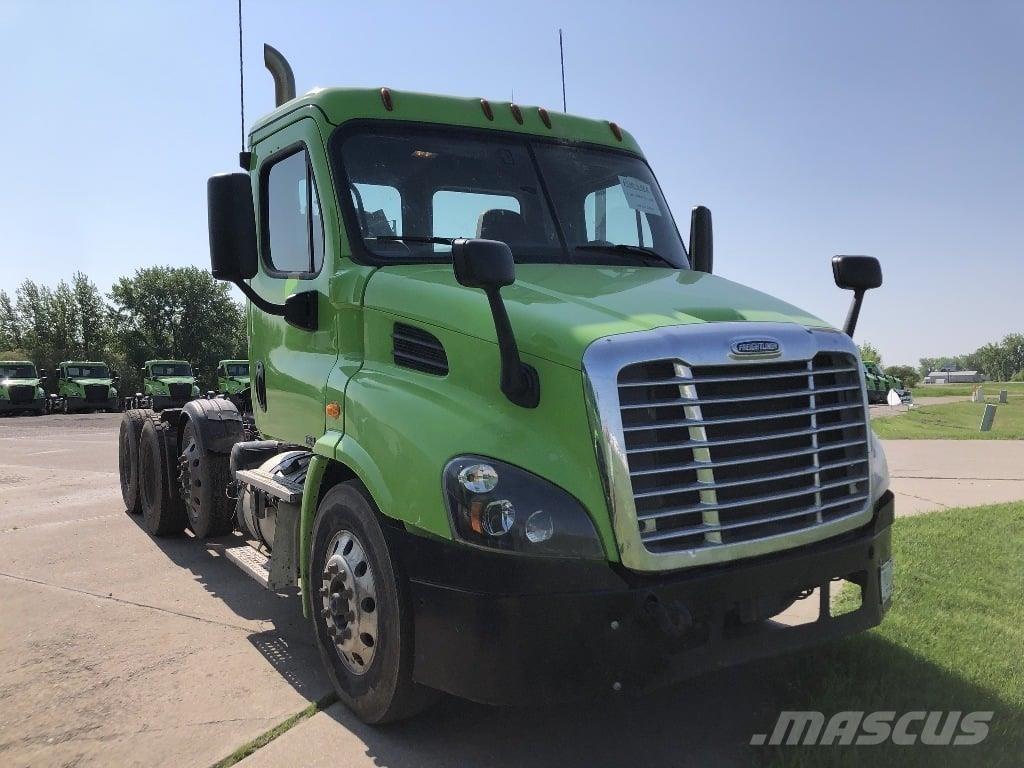 Freightliner CA113 Çekiciler
