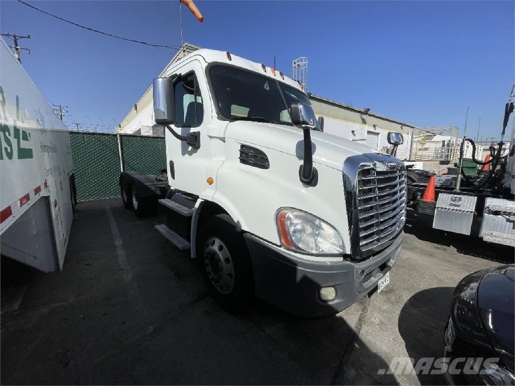 Freightliner CA113 Çekiciler
