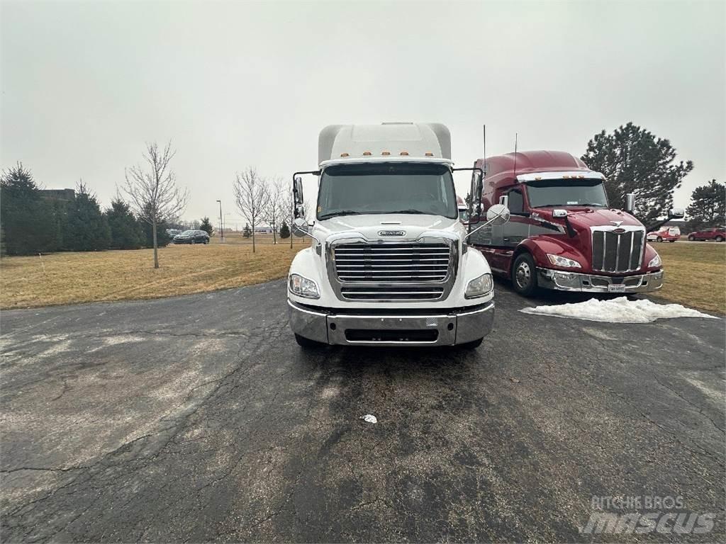 Freightliner M2 Kapali kasa kamyonlar