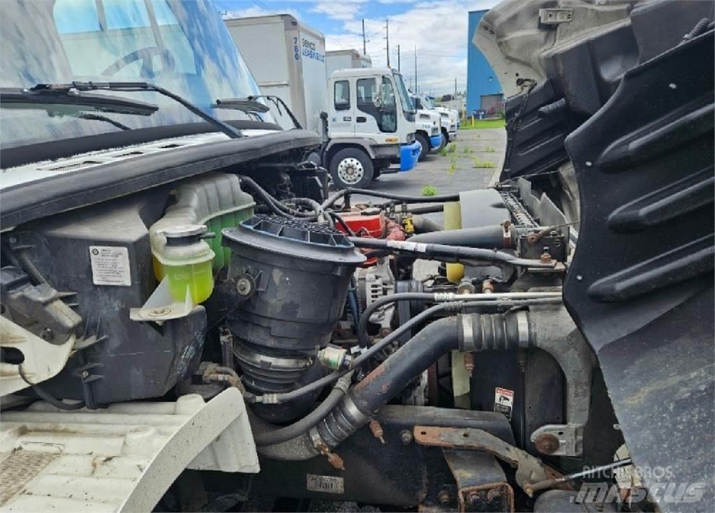 Freightliner M2 Kapali kasa kamyonlar