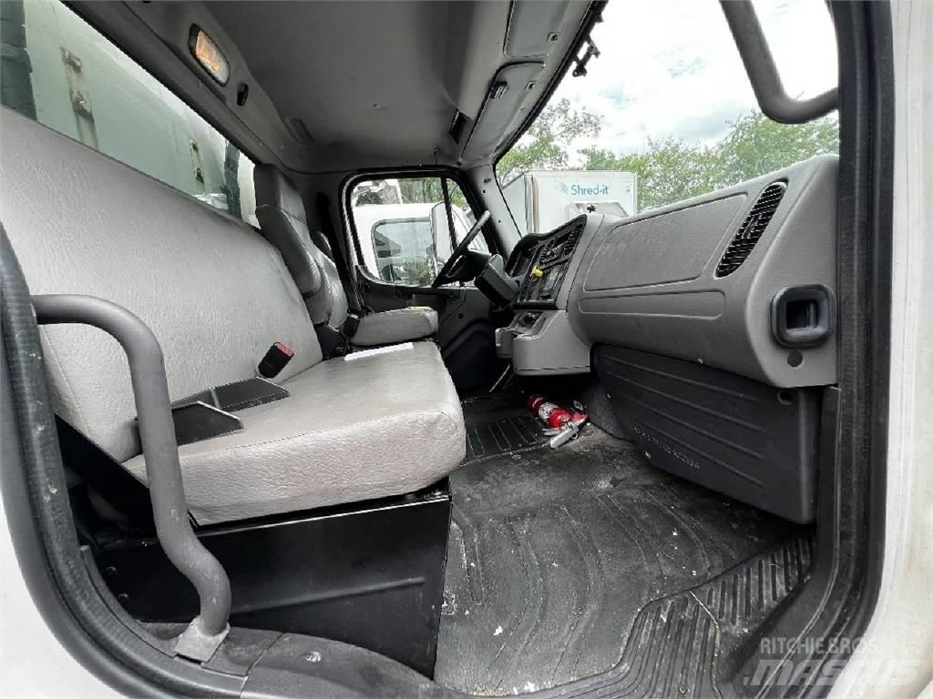 Freightliner M2-106 Kapali kasa kamyonlar