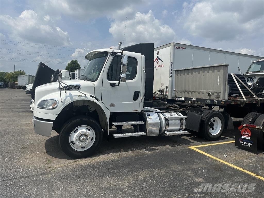 Freightliner M2 106 Çekiciler