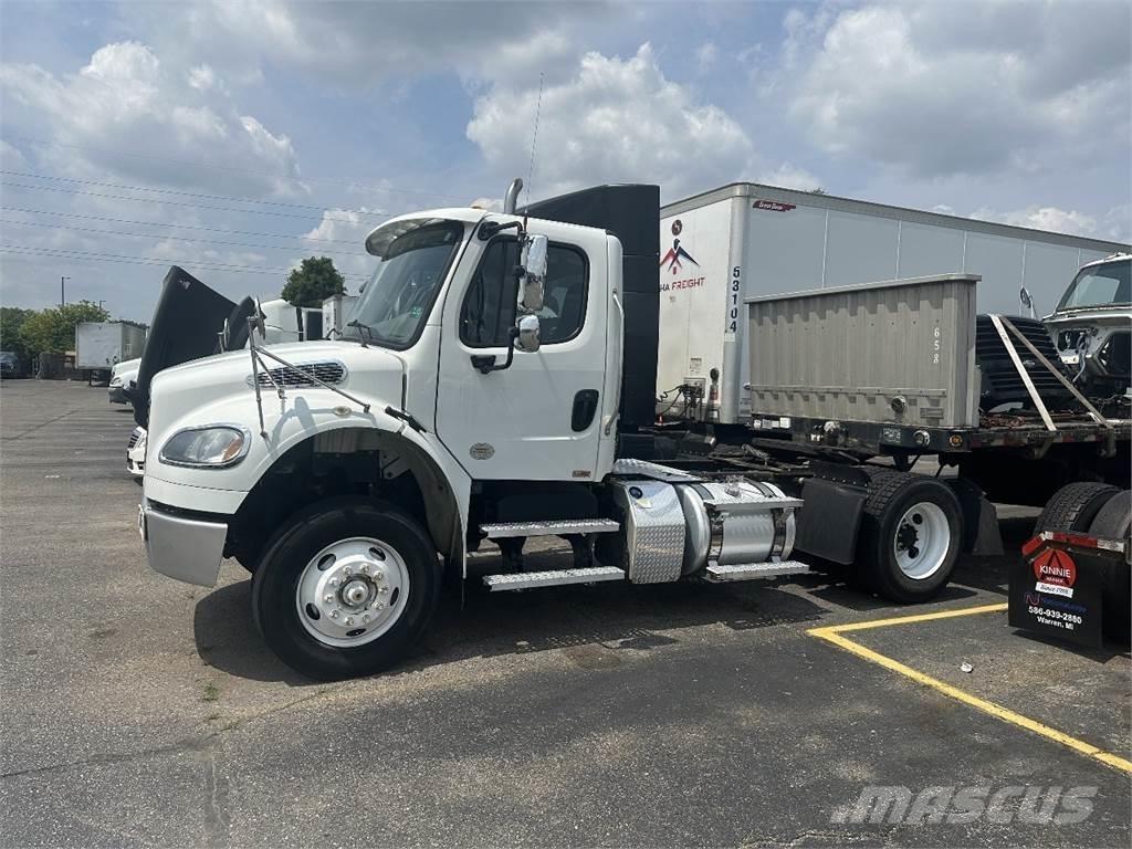 Freightliner M2 106 Çekiciler