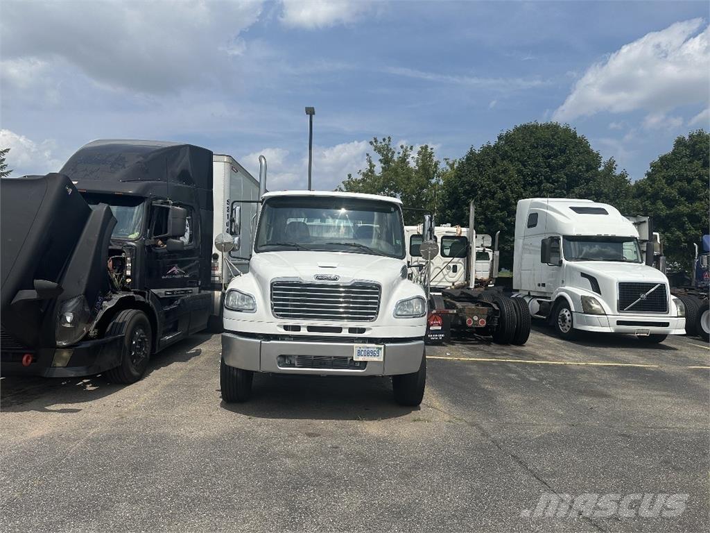 Freightliner M2 106 Çekiciler