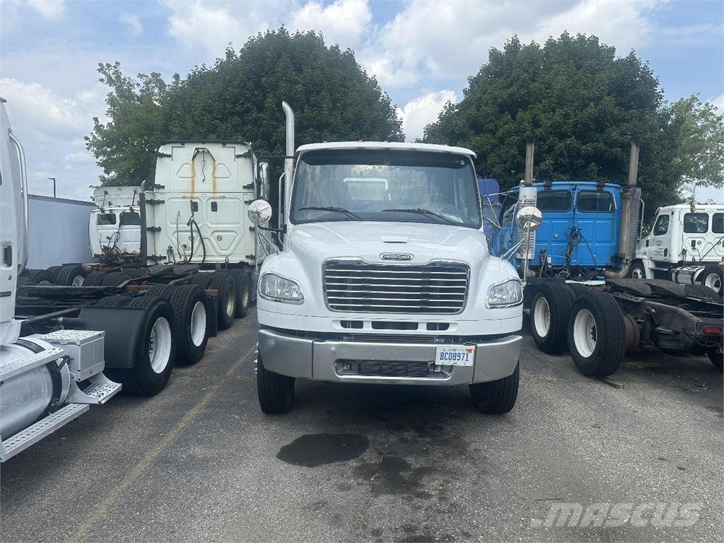Freightliner M2 106 Çekiciler