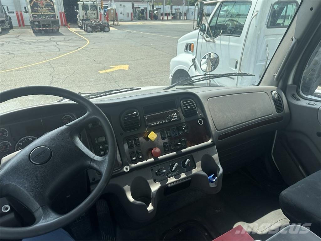Freightliner M2 106 Çekiciler