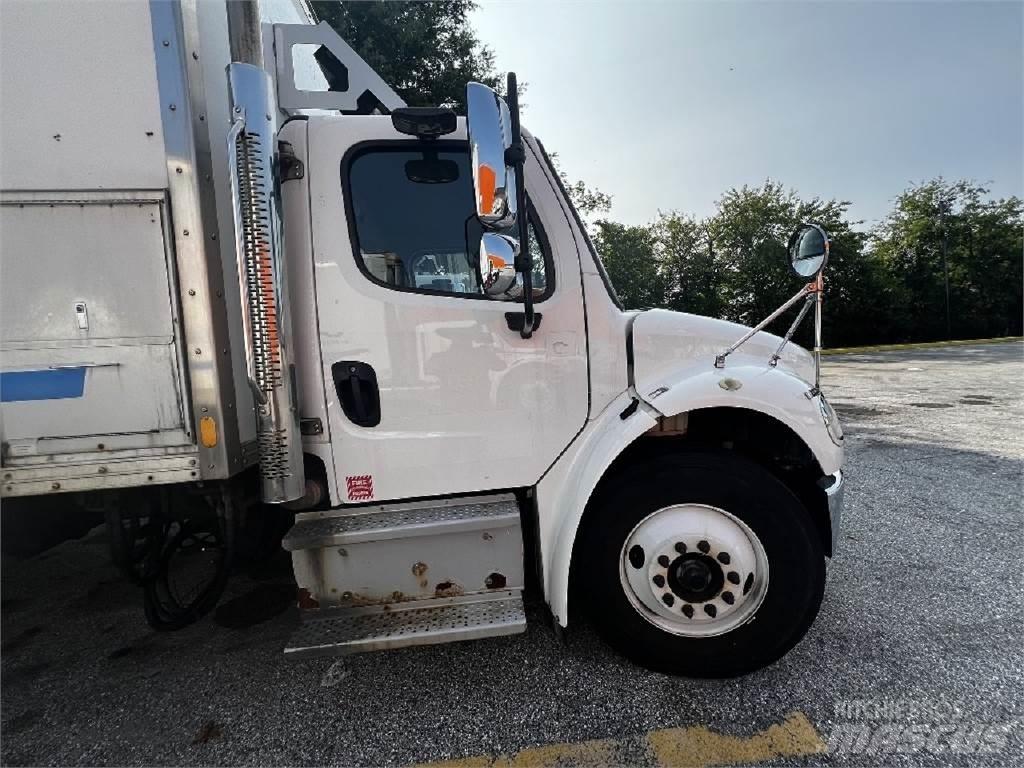 Freightliner M2-106 Kapali kasa kamyonlar