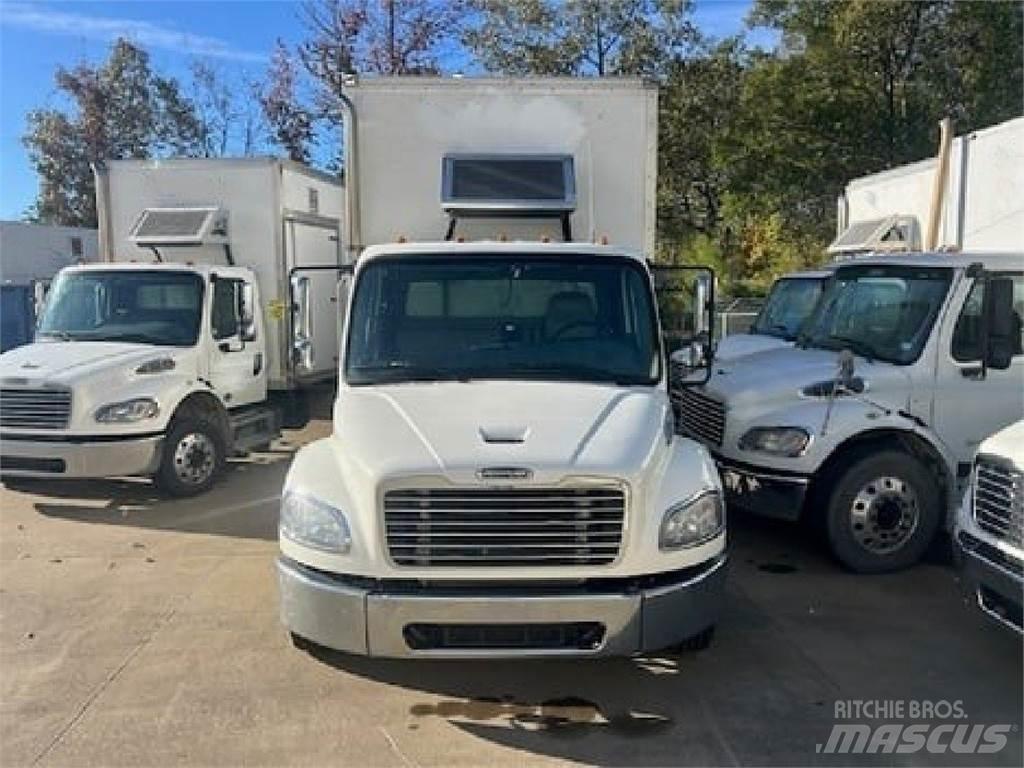 Freightliner M2-106 Kapali kasa kamyonlar