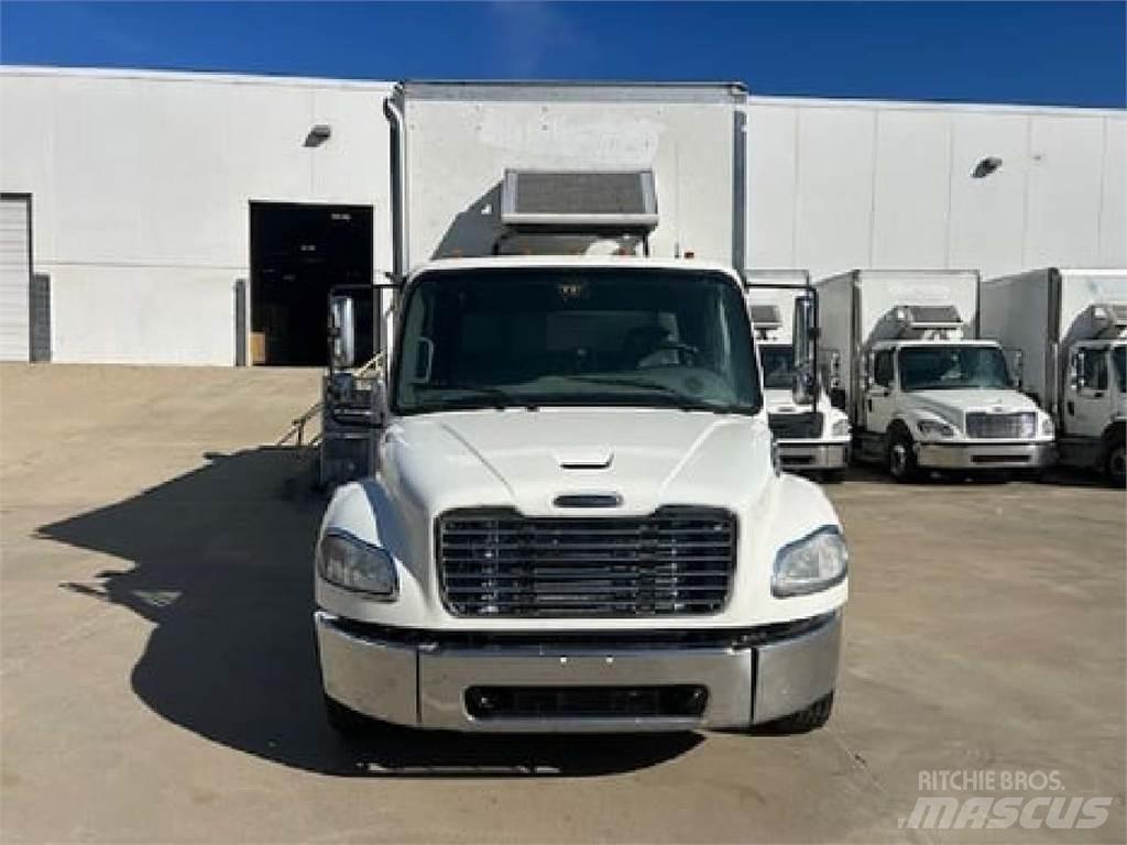 Freightliner M2-106 Kapali kasa kamyonlar
