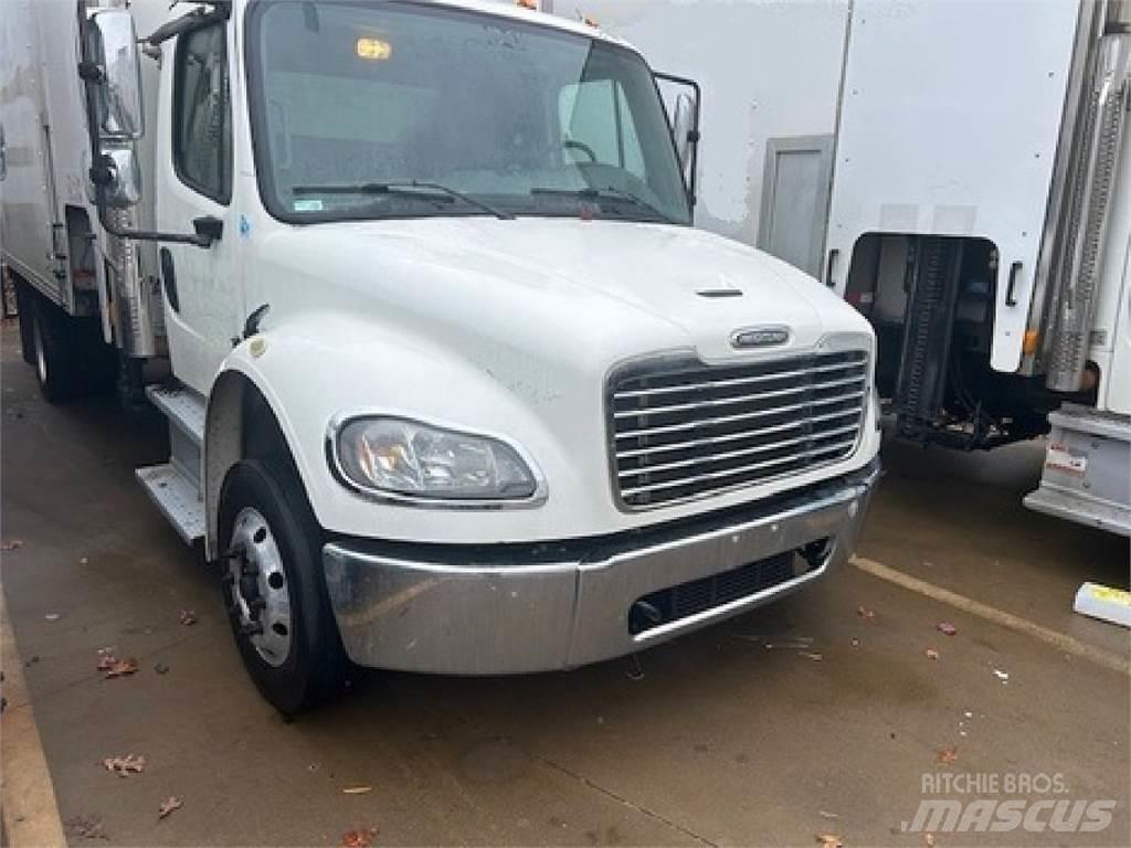 Freightliner M2-106 Kapali kasa kamyonlar