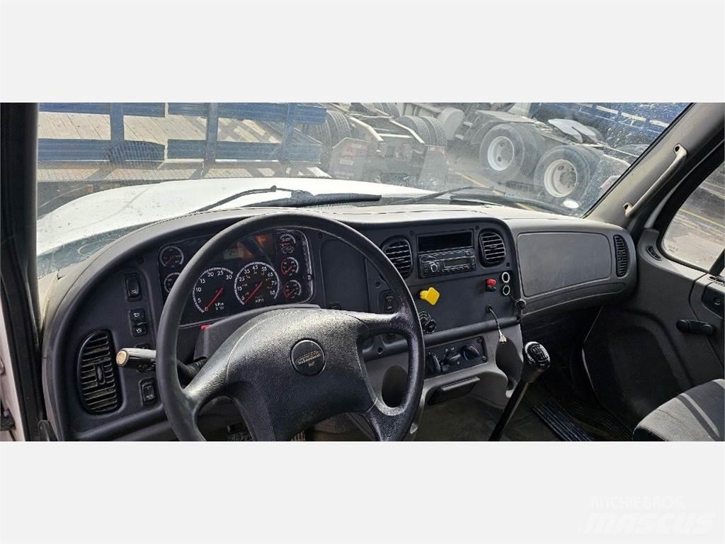 Freightliner M2 106 Flatbed kamyonlar