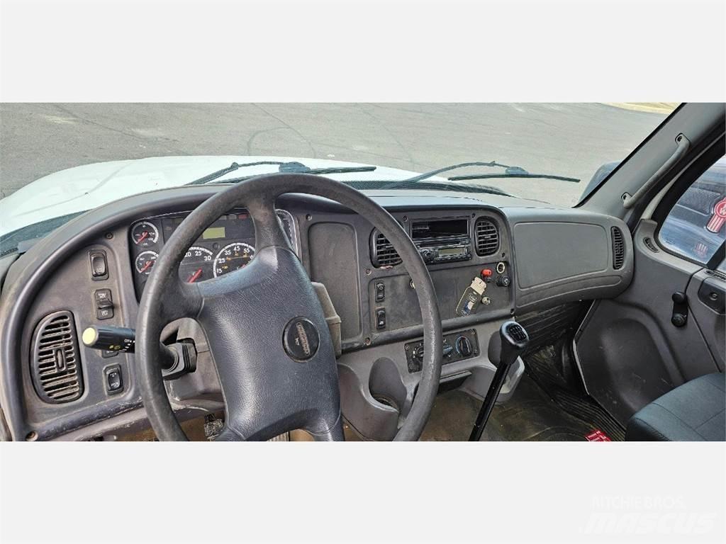 Freightliner M2 106 Flatbed kamyonlar