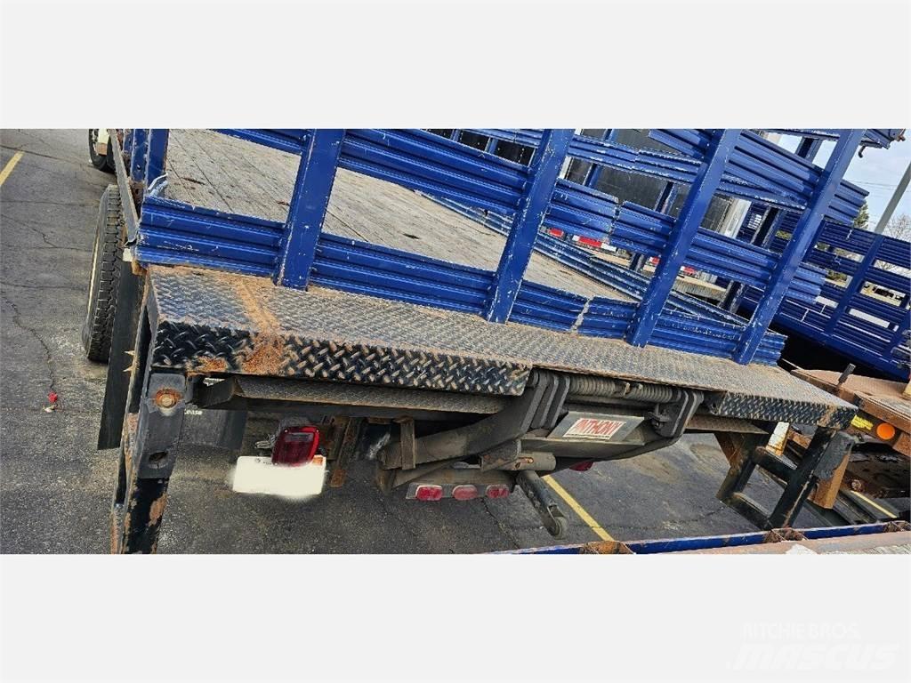 Freightliner M2 106 Flatbed kamyonlar