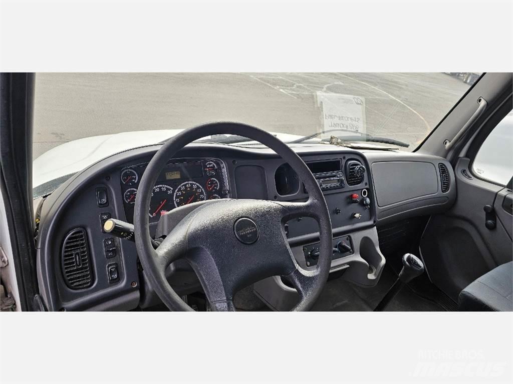 Freightliner M2 106 Flatbed kamyonlar