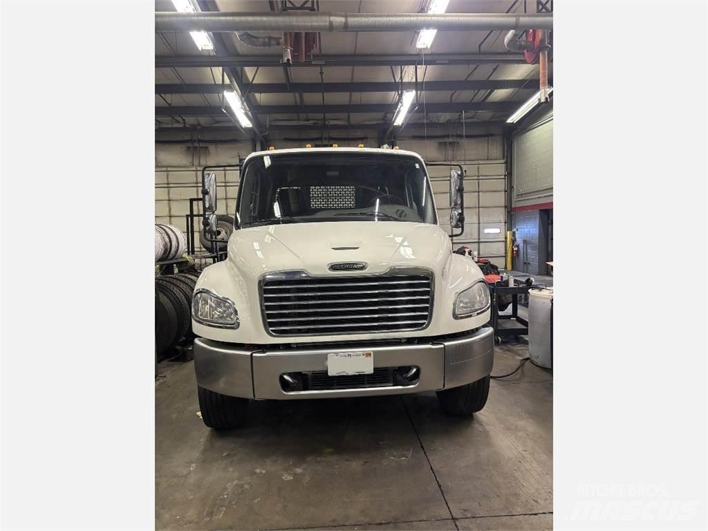 Freightliner M2 106 Flatbed kamyonlar