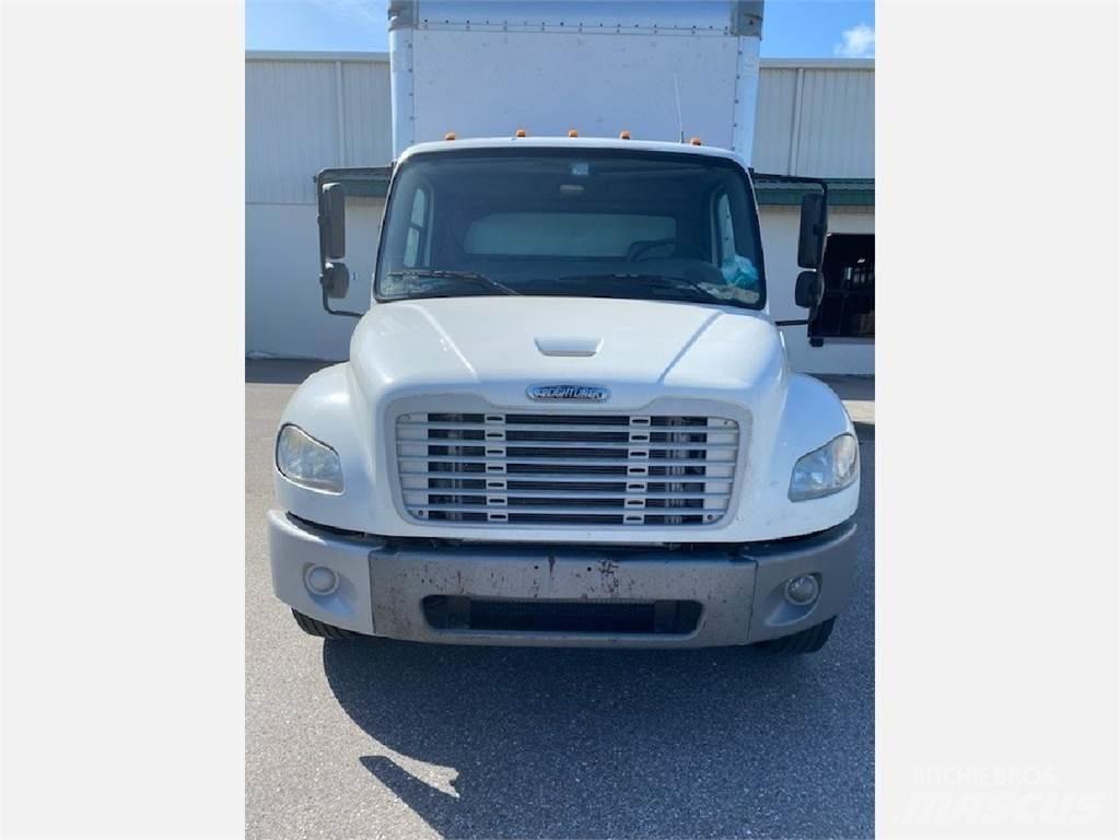 Freightliner M2 106 Kapali kasa kamyonlar