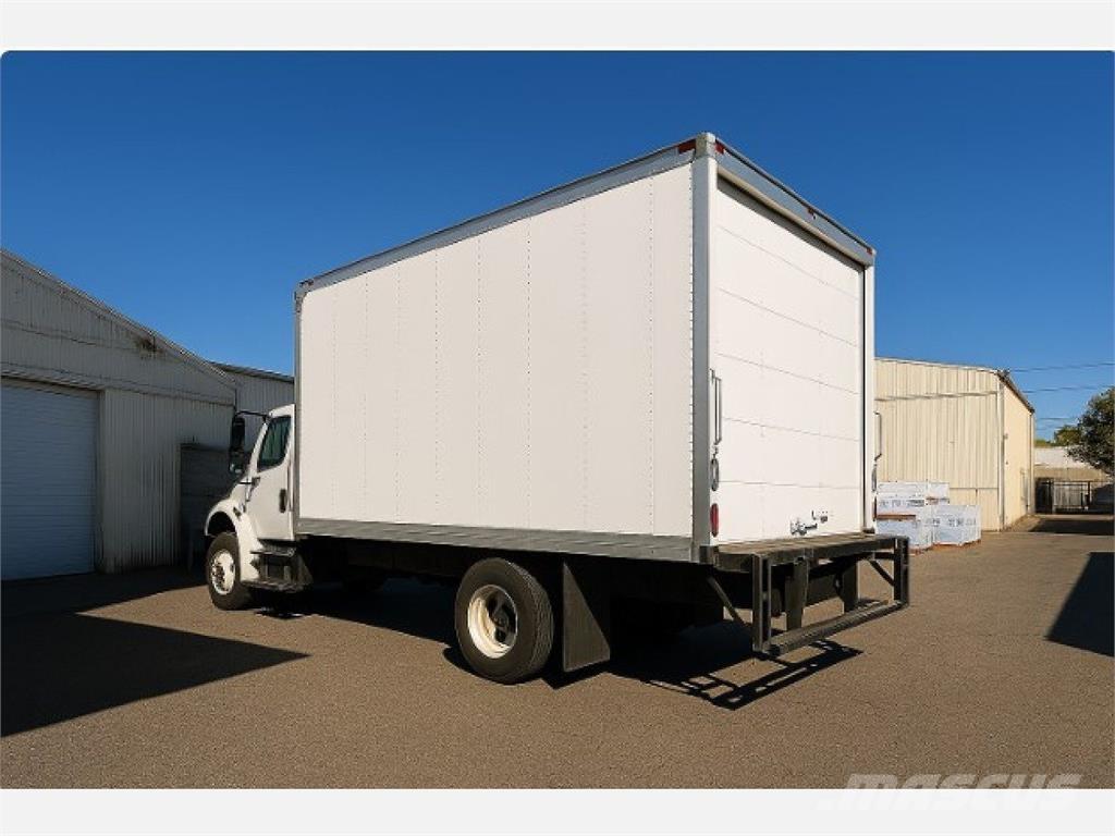Freightliner M2 106 Kapali kasa kamyonlar