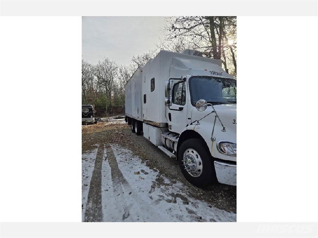 Freightliner M2-112 Kapali kasa kamyonlar