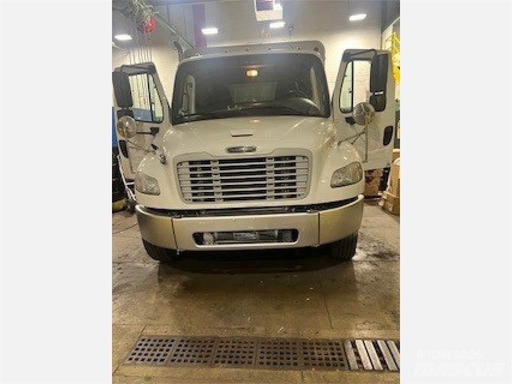 Freightliner M2106 İçecek kamyonları