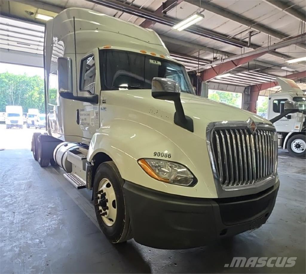 International LT Çekiciler